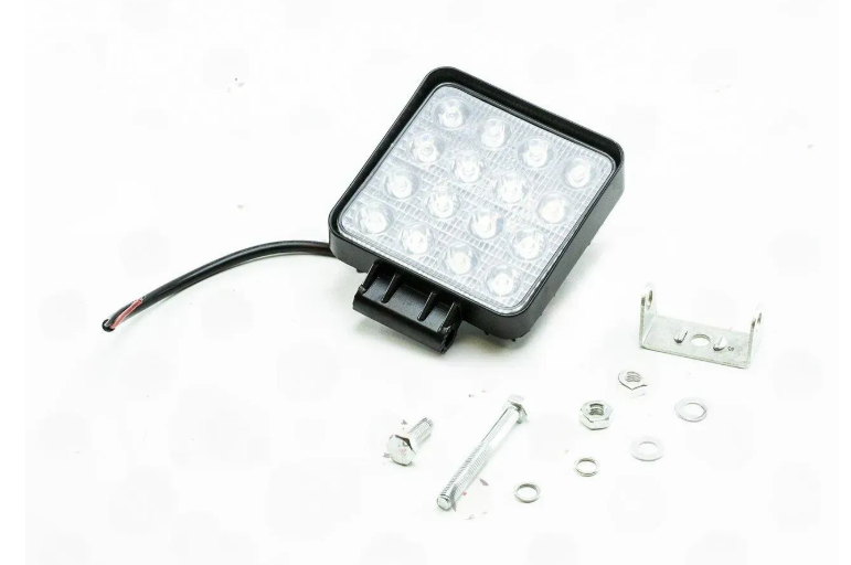 фара дополнительная LED 105х105х35 (Д/В/Ш) 48W дальний SPOT